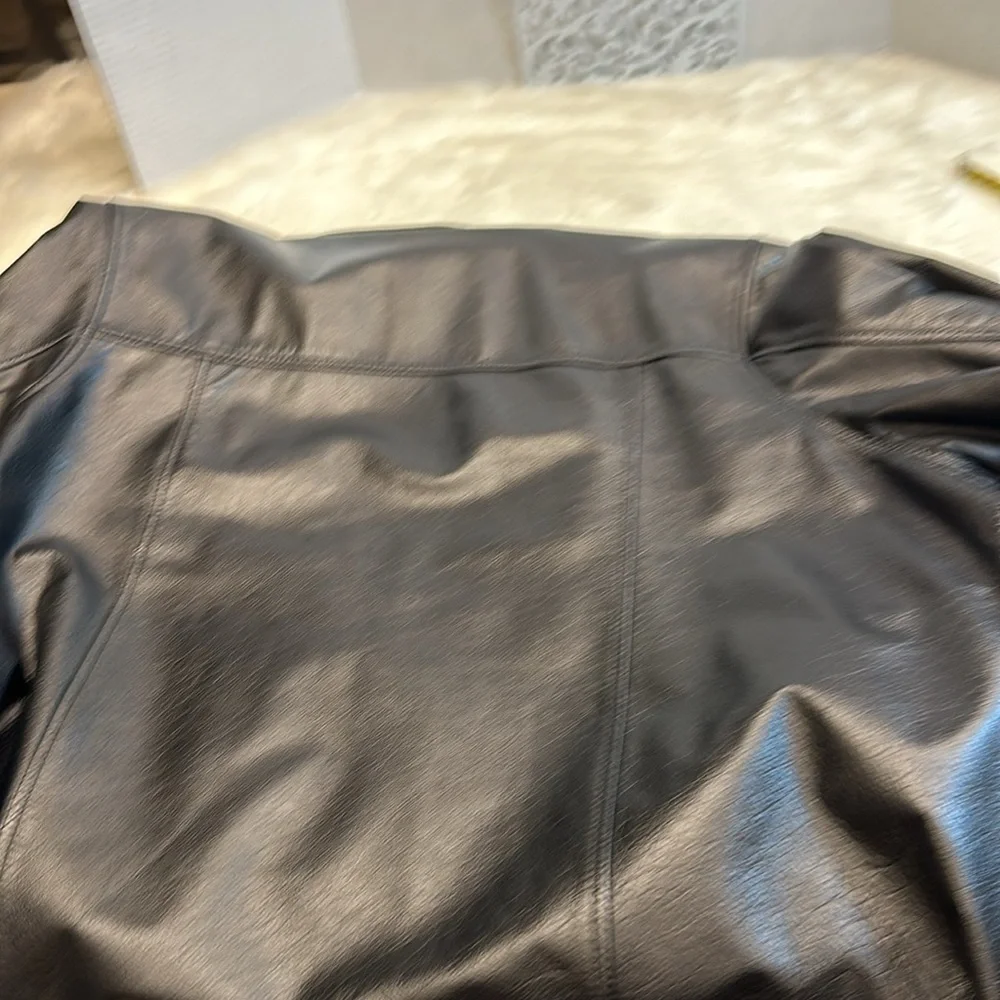 Colebrook & Co. Black Leather jacket Size 1X with front buttons and pockets